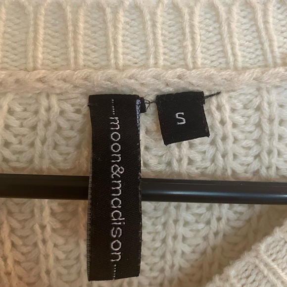 Moon&madison crop knit striped sweater (size S) - Picture 4 of 7